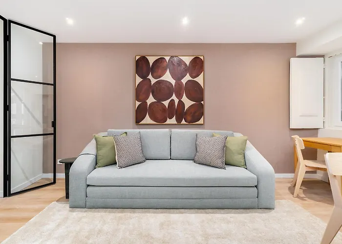 شقة Whome Live From The Famous Street *